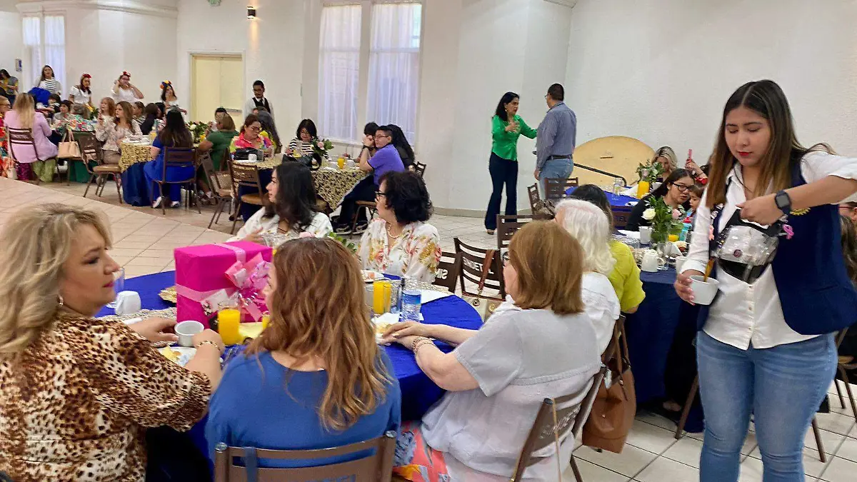 Los Rotarios festejaron a las mamás en su día